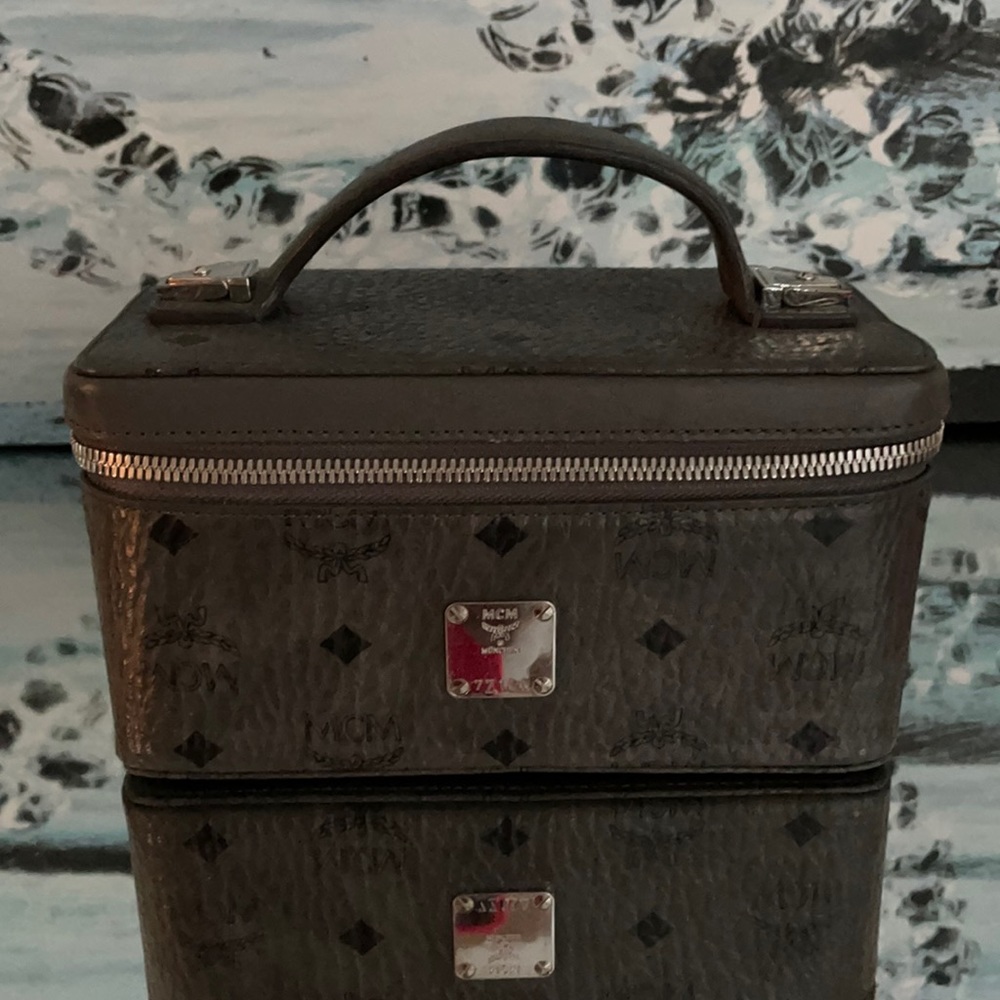 MCM rockstar visetos vanity case
